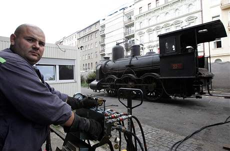 Zpráva o minulosti: Praha, Národní technickémuzeum - tramvajová parní lokomotiva Gartenau, transport do depa Chomutov, září 2007; ilustrační foto Zpráva o minulosti: Praha, Národní technickémuzeum - tramvajová parní lokomotiva Gartenau, transport do depa Chomutov, září 2007; ilustrační foto