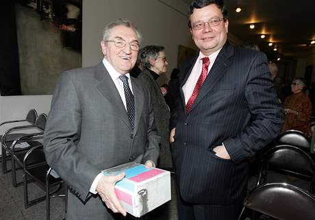 Vilém Prečan a Alexandr Vondra na křestu publikace Charta 77 : Dokumenty 1977-1989; Praha, 11. září 2007 Vilém Prečan a Alexandr Vondra na křestu publikace Charta 77 : Dokumenty 1977-1989; Praha, 11. září 2007