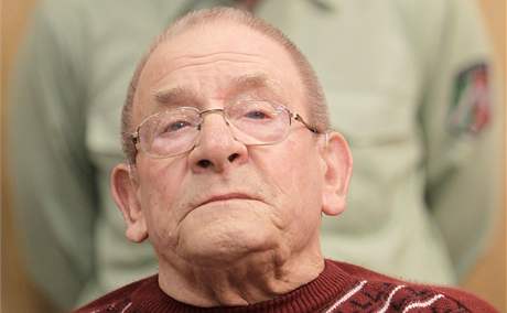 Někdejší nacista Heinrich Boere u soudu v německých Cáchách (23. března 2010) Někdejší nacista Heinrich Boere u soudu v německých Cáchách (23. března 2010)