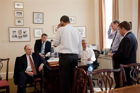 Barack Obama v Bílém domě v neděli, kdy prošla jeho zdravotní reforma hlasováním ve Sněmovně reprezentantů (21. března 2010) Barack Obama v Bílém domě v neděli, kdy prošla jeho zdravotní reforma hlasováním ve Sněmovně reprezentantů (21. března 2010)