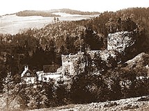 Frymburk býval oblíbeným výletním místem. Svědčí o tom pohlednice a snímky z počátku minulého století. Frymburk býval oblíbeným výletním místem. Svědčí o tom pohlednice a snímky z počátku minulého století.