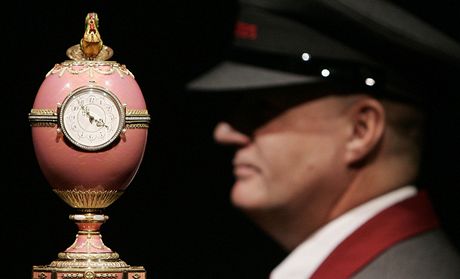 Takzvané Rotschildovo vejce bylo v roce 2007 prodáno v dražbě za devět milionů liber. Žádné nevyneslo víc. Takzvané Rotschildovo vejce bylo v roce 2007 prodáno v dražbě za devět milionů liber. Žádné nevyneslo víc.