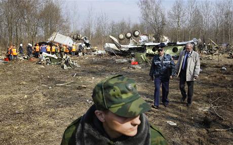 Místo havárie Tupolevu TU-154M u ruského Smolensku. V letadle zahynuly polské politické špičky včetně prezidenta Kaczynského. (12. dubna 2010) Místo havárie Tupolevu TU-154M u ruského Smolensku. V letadle zahynuly polské politické špičky včetně prezidenta Kaczynského. (12. dubna 2010)