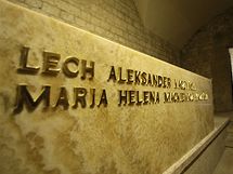 Krypta, kde spočine zesnulý polský prezident Lech Kaczynský s manželkou (17. dubna 2010) Krypta, kde spočine zesnulý polský prezident Lech Kaczynský s manželkou (17. dubna 2010)