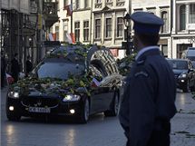 Pohřební vozy přivážejí do Krakova polský prezidentský pár (18. dubna 2010) Pohřební vozy přivážejí do Krakova polský prezidentský pár (18. dubna 2010)
