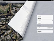 Lze vybrat mezi klasickými mapami, satelitními a leteckými fotografiemi nebo kombinací. "Drop pin" slouží k umístění špendlíku a následnému prouhlížení Street View Lze vybrat mezi klasickými mapami, satelitními a leteckými fotografiemi nebo kombinací. "Drop pin" slouží k umístění špendlíku a následnému prouhlížení Street View