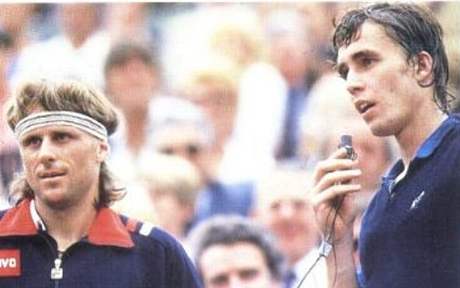Ivan Lendl (vpravo) a Björn Borg po jednom ze vzájemných zápasů na začátku 80. let minulého století. Ivan Lendl (vpravo) a Björn Borg po jednom ze vzájemných zápasů na začátku 80. let minulého století.