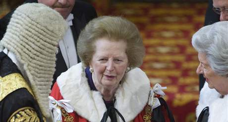 Někdejší premiérka Margaret Thatcherová na slavnostním zahájení nového zasedacího období britského parlamentu (25. května 2010) Někdejší premiérka Margaret Thatcherová na slavnostním zahájení nového zasedacího období britského parlamentu (25. května 2010)