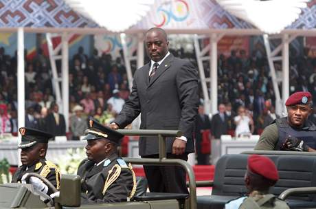 Kongo - 50. výročí nezávislosti. Příjezd prezidenta Josepha Kabily na vojenskou přehlídku. Kinshasa, 30. června 2010 Kongo - 50. výročí nezávislosti. Příjezd prezidenta Josepha Kabily na vojenskou přehlídku. Kinshasa, 30. června 2010