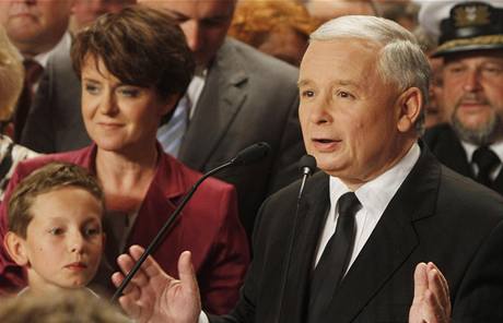 Jaroslaw Kaczynski už uznal porážku v prezidentských volbách a svému soupeři pogratuloval. (4. července 2010) Jaroslaw Kaczynski už uznal porážku v prezidentských volbách a svému soupeři pogratuloval. (4. července 2010)