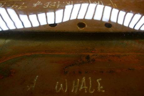Jeden z dvanácti otvorů, který nasaje vodu na obřím tankeru tchajwanské společnosti TMT A Whale (červen 2010) Jeden z dvanácti otvorů, který nasaje vodu na obřím tankeru tchajwanské společnosti TMT A Whale (červen 2010)