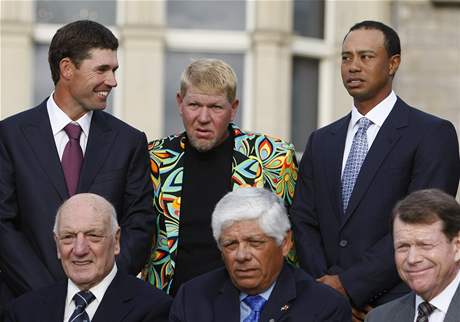 Vítězové British Open. Horní řada zleva Padraig Harrington, John Daly, Tiger Woods, v dolní řadě Roberto de Vicenzo, Lee Trevino a Tom Watson Vítězové British Open. Horní řada zleva Padraig Harrington, John Daly, Tiger Woods, v dolní řadě Roberto de Vicenzo, Lee Trevino a Tom Watson