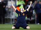 RADOST NA KOLENOU. Španělský záložník Andrés Iniesta si vychutnává nejkrásnější chvíle své kariéry - právě vstřelil vítězný gól ve finále mistrovství světa. RADOST NA KOLENOU. Španělský záložník Andrés Iniesta si vychutnává nejkrásnější chvíle své kariéry - právě vstřelil vítězný gól ve finále mistrovství světa.
