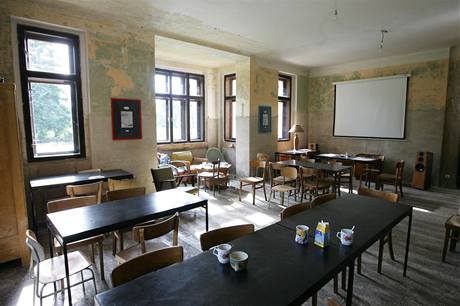 Sdružení Nová Země pořádá ve vile Sklenářce koncerty, meditační víkendy a konference o alternativním způsobu života Sdružení Nová Země pořádá ve vile Sklenářce koncerty, meditační víkendy a konference o alternativním způsobu života