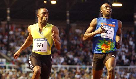 PORAŽEN. Světový rekordman Usain Bolt (vpravo) poprvé po dvou letech prohrál, porazil ho Američan Tyson Gay. PORAŽEN. Světový rekordman Usain Bolt (vpravo) poprvé po dvou letech prohrál, porazil ho Američan Tyson Gay.