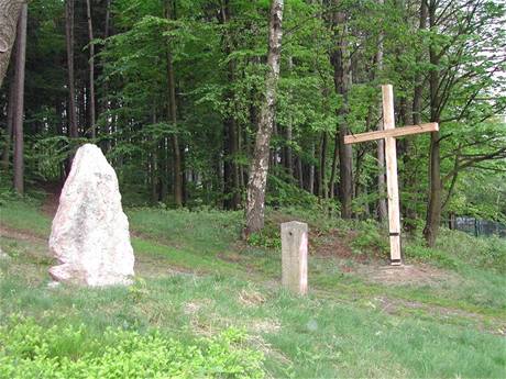 Jahnův kámen z roku 1928 připomíná německého cvičitele Jahna, který založil podobný tělocvičný spolek jako je český Sokol. Jahnův kámen z roku 1928 připomíná německého cvičitele Jahna, který založil podobný tělocvičný spolek jako je český Sokol.
