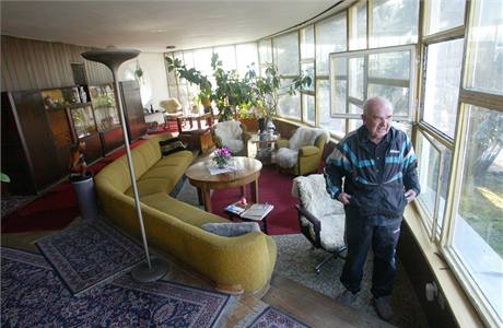 Funkcionalistická vila na Čedičové ulici v Ostravě patří mezi nejvýznamnější stavby bratří Šlapetů na severní Moravě a ve Slezsku Funkcionalistická vila na Čedičové ulici v Ostravě patří mezi nejvýznamnější stavby bratří Šlapetů na severní Moravě a ve Slezsku