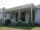 Opuštěný dům po hurikánu Katrina, respektive po protržení hrází v New Orleans. (7. srpna 2010) Opuštěný dům po hurikánu Katrina, respektive po protržení hrází v New Orleans. (7. srpna 2010)