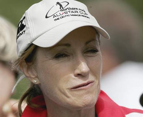 Jane Seymourová na golfovém turnaji All Star Cup v Celtic Manor Resortu, dějišti Ryder Cupu 2010. Jane Seymourová na golfovém turnaji All Star Cup v Celtic Manor Resortu, dějišti Ryder Cupu 2010.
