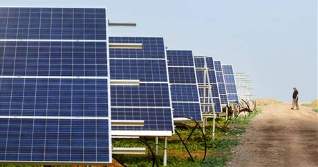 Panely solární elektrárny ve Voděradech. Ilustrační foto