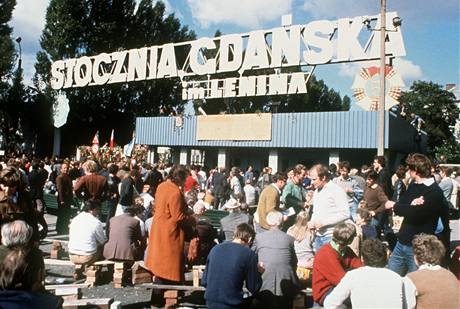 Stávka v polských loděnicích v Gdaňsku trvala od 13. do 31. srpna. Skončila dohodou s polskou vládou. (18. srpna 1980) Stávka v polských loděnicích v Gdaňsku trvala od 13. do 31. srpna. Skončila dohodou s polskou vládou. (18. srpna 1980)