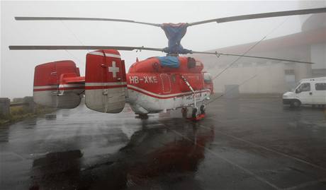 Dvourotorová helikoptéra Kamov Ka-32, s jejíž pomocí bude vyměněna anténa na vysílači Praděd. Dvourotorová helikoptéra Kamov Ka-32, s jejíž pomocí bude vyměněna anténa na vysílači Praděd.