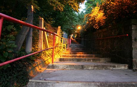 Průchod z ulice Slavojova Průchod z ulice Slavojova