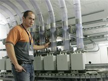 Centrální středisko potrubní pošty Fakultní nemocnice v Hradci Králové. Denně přepraví až dva tisíce zásilek, na starost ji má technik Petr Ledvinka. Centrální středisko potrubní pošty Fakultní nemocnice v Hradci Králové. Denně přepraví až dva tisíce zásilek, na starost ji má technik Petr Ledvinka.