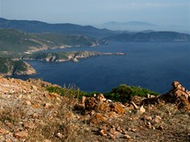 Korsika. Pohled z vrcholu Capo Rosso
