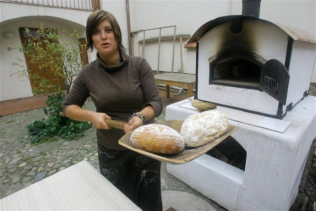 Unikátní mobilní pec na pečení chleba v domě U Beránka.