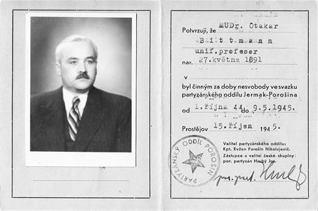 Potvrzení podepsané velitelem partyzánského oddílu Jermak, že lékař Otokar Bittmann během okupace jeho skupině pomáhal. Potvrzení podepsané velitelem partyzánského oddílu Jermak, že lékař Otokar Bittmann během okupace jeho skupině pomáhal.