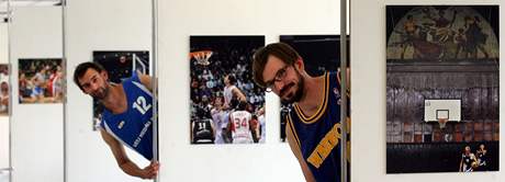 Vernisáží včera v karlovarské Galerii Na ochozu začala výstava fotografií bratrů Jana a Václava Mudrových k blížícímu se mistrovství světa basketbalistek (21.9.2010) Vernisáží včera v karlovarské Galerii Na ochozu začala výstava fotografií bratrů Jana a Václava Mudrových k blížícímu se mistrovství světa basketbalistek (21.9.2010)