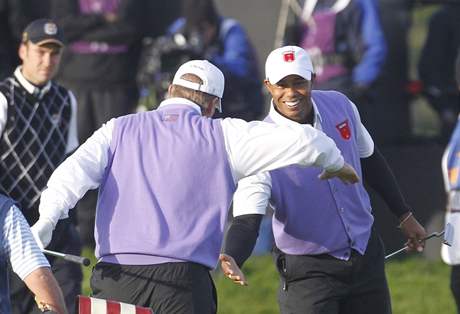 Steve Stricker a Tiger Woods - tahle dvojice válela loni při Presidents Cupu, vítězně vstoupila i do Ryder Cupu Steve Stricker a Tiger Woods - tahle dvojice válela loni při Presidents Cupu, vítězně vstoupila i do Ryder Cupu