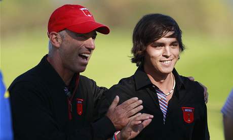 Rickie Fowler úžasným ¨finišem v předposledním zápase vykřesal Spojeným státům naději.. Rickie Fowler úžasným ¨finišem v předposledním zápase vykřesal Spojeným státům naději..