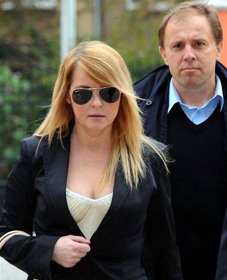 Zpěvačka Iveta Bartošová u Obvodnímu soud pro Prahu 10 - manželství s Jiřím Pomejem bylo ukončeno během dvaceti minut Zpěvačka Iveta Bartošová u Obvodnímu soud pro Prahu 10 - manželství s Jiřím Pomejem bylo ukončeno během dvaceti minut