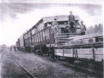 Plošinový vagon vlaku československých legionářů. Plošinový vagon vlaku československých legionářů.