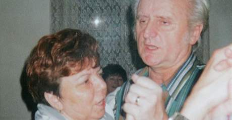 Jana Beňasová s manželem Josefem, který se v roce 2004 v dole ČSLA propadl do starého důlního díla, kde uhořel po vznícení metanu. Jana Beňasová s manželem Josefem, který se v roce 2004 v dole ČSLA propadl do starého důlního díla, kde uhořel po vznícení metanu.