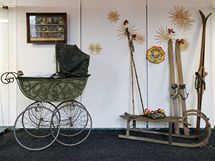 V sokolovském muzeu začíná výstava Babiččiny Vánoce, kde předvede Denisa Počepická se svým manželem desítky exponátů ze svojí unikátní sbírky. V sokolovském muzeu začíná výstava Babiččiny Vánoce, kde předvede Denisa Počepická se svým manželem desítky exponátů ze svojí unikátní sbírky.