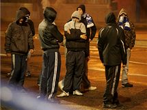 Chuligáni ostravského Baníku při potyčkách s policií. Chuligáni ostravského Baníku při potyčkách s policií.