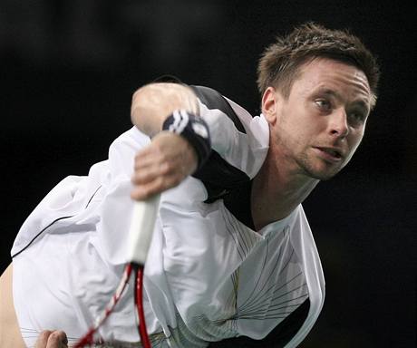 JE VE FINÁLE. Švéd Robin Söderling během semifinálového utkání turnaje Masters v Paříži, ve kterém si poradil s domácím Llodrou. JE VE FINÁLE. Švéd Robin Söderling během semifinálového utkání turnaje Masters v Paříži, ve kterém si poradil s domácím Llodrou.