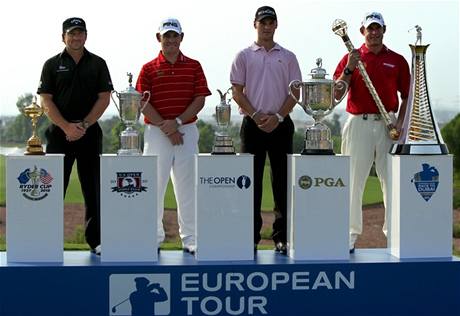 Golfové trofeje a jejich majitelé. Zleva: Ryder Cup, Graeme McDowell, US Open Cup, Louis Oosthuizen, Claret Jug, Martin Kaymer, Wannamaker Trophy, Lee Westwood s Dubai World Championship, Race To Dubai Trophy. Golfové trofeje a jejich majitelé. Zleva: Ryder Cup, Graeme McDowell, US Open Cup, Louis Oosthuizen, Claret Jug, Martin Kaymer, Wannamaker Trophy, Lee Westwood s Dubai World Championship, Race To Dubai Trophy.