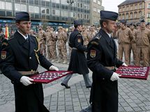 Slavnostní nástup příslušníků 3. vrtulníkové jednotky Úkolového uskupení Armády ČR v operaci ISAF po návratu ze zahraniční mise na území Afghánistánu. Slavnostní nástup příslušníků 3. vrtulníkové jednotky Úkolového uskupení Armády ČR v operaci ISAF po návratu ze zahraniční mise na území Afghánistánu.