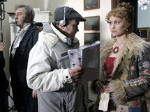 Natáčení filmu Dunajská sága na zámku ve Vizovicích. Vpravo na snímku herečka Vlastina Svátková, v pozadí Miroslav Donutil. Natáčení filmu Dunajská sága na zámku ve Vizovicích. Vpravo na snímku herečka Vlastina Svátková, v pozadí Miroslav Donutil.