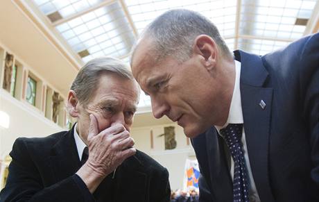 Václav Havel a Zdeněk Tůma před ustavujícím zasedáním zastupitelstva hlavního města Prahy. (30. listopadu 2010)