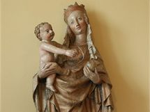 Restaurovaná podoba Cholinské madony. 130 centimetrů vysoká dřevěná plastika z roku 1405 patří mezi nejvýznamější památku Olomouckého kraje a je uctívána jako ochránkyně Hané. Restaurovaná podoba Cholinské madony. 130 centimetrů vysoká dřevěná plastika z roku 1405 patří mezi nejvýznamější památku Olomouckého kraje a je uctívána jako ochránkyně Hané.