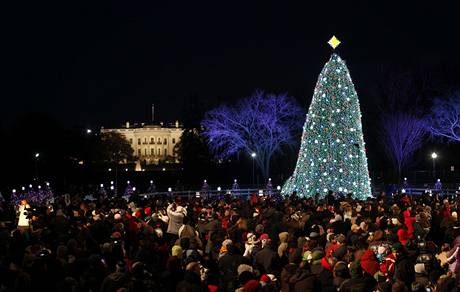 Tradičního rozvěcení vánočního stromu se ve Washingtonu zúčastnilo tři tisíce lidí (9. prosince 2010) Tradičního rozvěcení vánočního stromu se ve Washingtonu zúčastnilo tři tisíce lidí (9. prosince 2010)