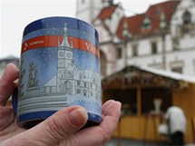 Hrníčky na vánoční punč, jejichž zásilka dorazila po dvou měsících cesty z Číny konečně do Olomouce. Hrníčky na vánoční punč, jejichž zásilka dorazila po dvou měsících cesty z Číny konečně do Olomouce.
