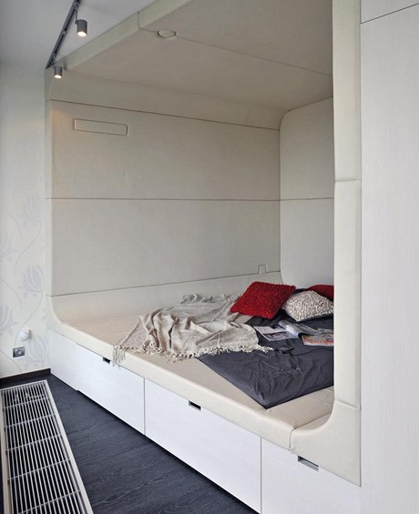 Povrch postele je z laminátu (dekor Woodline) a světlé kůže. Tento typ je akusticky vhodný i do menšího prostoru. Povrch postele je z laminátu (dekor Woodline) a světlé kůže. Tento typ je akusticky vhodný i do menšího prostoru.