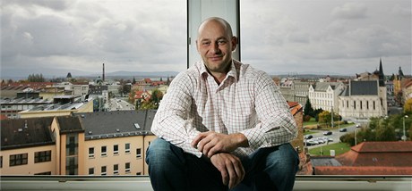 Víc je zákazníků, kteří vyžadují celek. To platí hlavně u těch, kteří si zařizují nový dům a chtějí, aby působil komplexně Víc je zákazníků, kteří vyžadují celek. To platí hlavně u těch, kteří si zařizují nový dům a chtějí, aby působil komplexně
