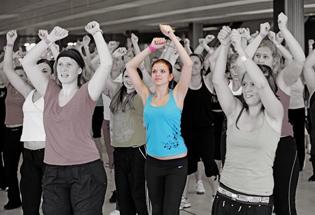 Zumba párty v pražském Kongresovém centru pod vedením mistra světa v aerobicu Pavla Sirotka (15.1.2011) Zumba párty v pražském Kongresovém centru pod vedením mistra světa v aerobicu Pavla Sirotka (15.1.2011)
